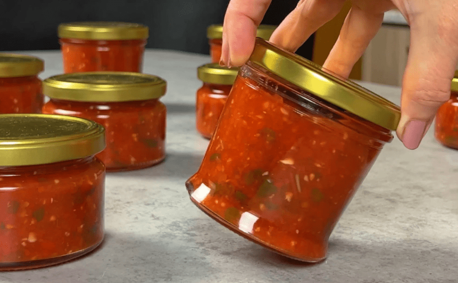 Universelle Tomatensoße für Nudeln im Winter: Ich bereite viel zu, weil sie schnell gegessen wird und so köstlich und aromatisch ist - probiert es aus