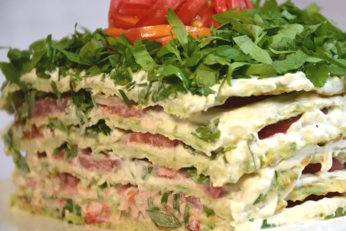 Mein Lieblingssnackkuchen! Zucchinikuchen mit Tomaten und Schmelzkäse - sehr lecker und saftig