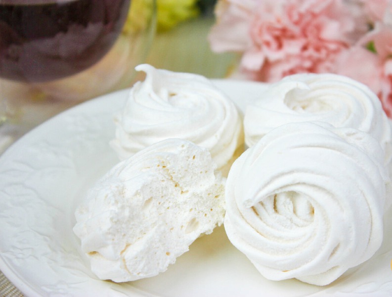 Apfel-Marshmallow - natürlich, das zarteste Dessert zu Hause zubereitet mit Handmixer