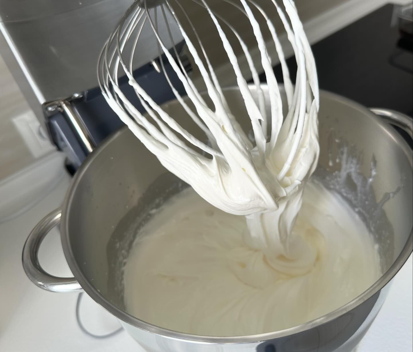 "Tiramisu" - klassisch und Erdbeer: einfaches und leichtes Rezept, ich habe mich nicht mit Eigelb herumgeschlagen