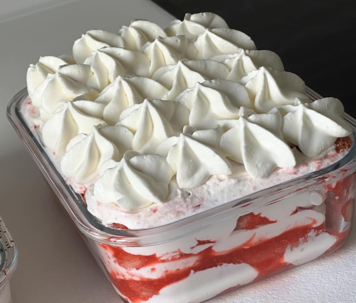 "Tiramisu" - klassisch und Erdbeer: einfaches und leichtes Rezept, ich habe mich nicht mit Eigelb herumgeschlagen