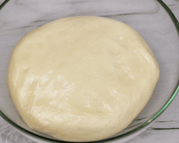 Frittierte Pirogge mit fermentiertem Kohl - pflanzliches Rezept. Die Pirogge sind sehr weich, luftig, zart und sehr lecker