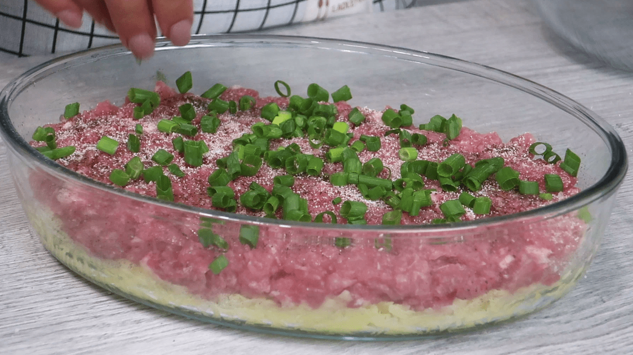 Ich teile ein Rezept, wie ich einen Kartoffelauflauf mit Hackfleisch im Ofen zubereite: es wird sehr lecker, saftig und sättigend, das Lieblingsessen meiner Familie
