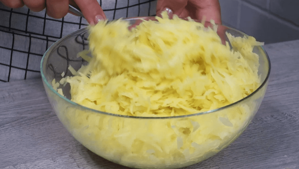Ich teile ein Rezept, wie ich einen Kartoffelauflauf mit Hackfleisch im Ofen zubereite: es wird sehr lecker, saftig und sättigend, das Lieblingsessen meiner Familie