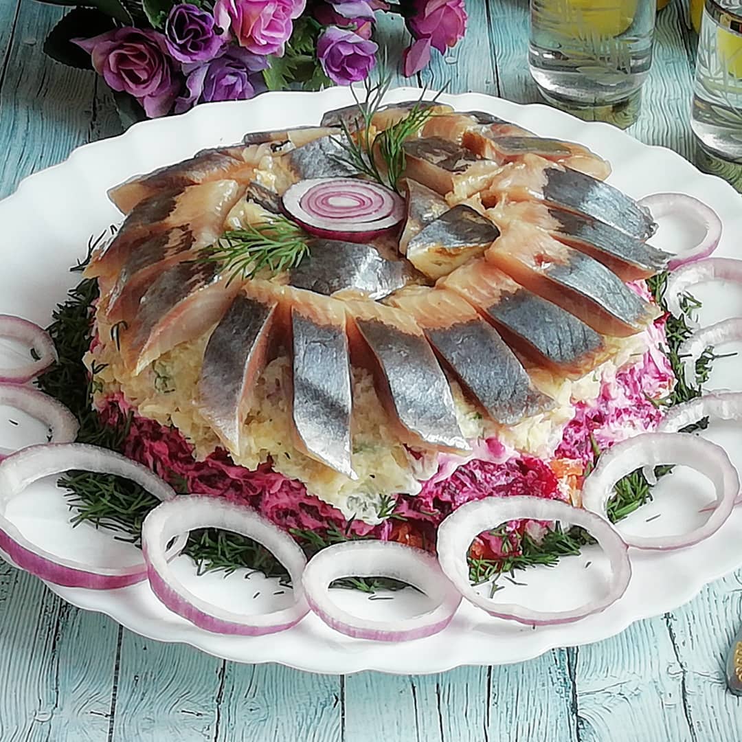 Dieser Salat ist ein Muss auf unserem Neujahrs-Tisch! Der Salat "Weste für Hering" - mein Favorit!